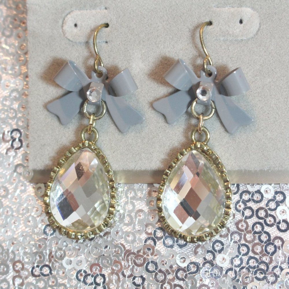Antique Gold Scallop Trim Crystal Teardrop Bow Lucy & Laurel Earrings